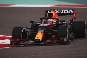 Verstappen cierra los test como la referencia, con Sainz muy fiable y Alonso con más dudas