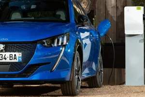 Stellantis pone el punto de mira en los coches eléctricos