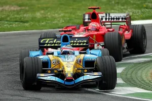 Alonso recuerda su mítico duelo con Schumacher en Imola 2005 en un vídeo que no te puedes perder