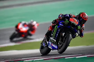 Fabio Quartararo imita a Maverick Viñales para ganar el GP de Doha