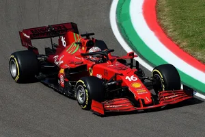 Ferrari prueba el suelo en Z con Sainz y Leclerc
