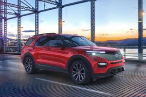 El Ford Explorer Enthusiast ST ofrece más carácter deportivo por menos dinero