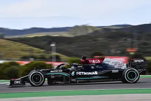 Hamilton se lleva los segundos libres de Portimao, con Sainz y Alonso en el 'top 5'