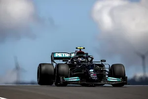 Bottas manda en los libres 1 de Portimao por sólo 25 milésimas sobre Verstappen