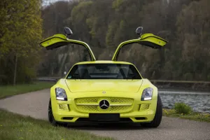 Una de las 9 unidades fabricadas del Mercedes SLS AMG Electric Drive en venta