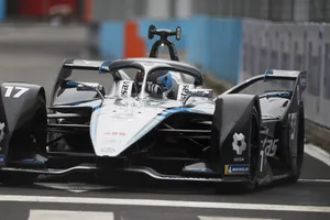 Nyck de Vries abandona el ePrix de Roma con una sanción para Valencia