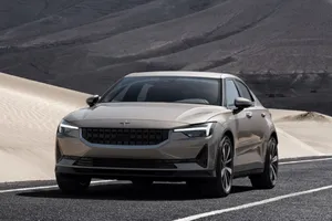 La gama del Polestar 2 2021 se amplía con dos versiones FWD de tracción delantera