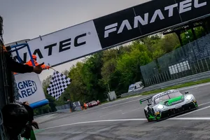 El Porsche #54 de Dinamic Motorsport vuelve a ganar las 3 Horas de Monza