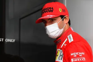 Sainz: «No soy más lento que Leclerc en ninguna curva, pero tengo que juntar la vuelta»