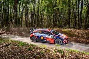 Thierry Neuville aguanta el pulso a Sébastien Ogier en el Rally de Croacia