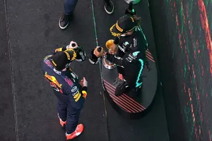 Así se decidió el GP de España: un error en boxes y una decisión ‘in extremis’