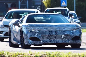 ¡Cazado! Primeras imágenes del nuevo V6 híbrido de Ferrari con su carrocería real