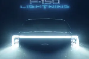 Nueva imagen del frontal del Ford F-150 Lightning antes de su presentación