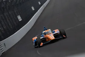 Scott Dixon pone la directa en los apasionantes libres finales del Carb Day