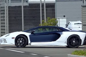 Cazada una misteriosa variante potenciada del Lamborghini Aventador [vídeo]