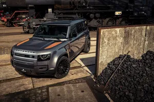 El nuevo Land Rover Defender se oxida de la mano de Niels van Roij Design