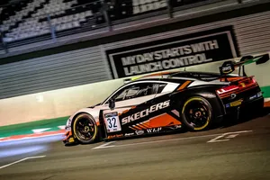 Magistral victoria de Weerts y Vanthoor en la noche de Magny-Cours