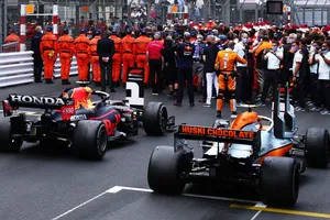 McLaren valora unirse a Mercedes en la protesta contra los alerones de Red Bull