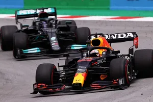 Mercedes amenaza con denunciar los alerones de Red Bull en Bakú