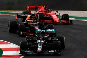 Mercedes valora a Verstappen y otros pilotos, pero no son su primera opción para 2022