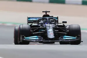 Valtteri Bottas deja sin 100ª pole a Lewis Hamilton