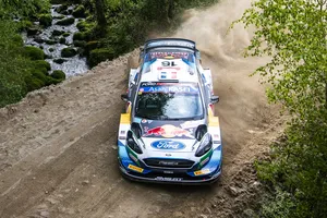 Adrien Fourmaux se vuelve a subir al Ford Fiesta WRC en el Safari Rally