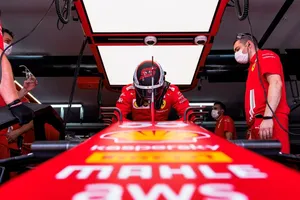 Día difícil para Sainz y Ferrari, pero hay potencial: «No estamos tan lejos»