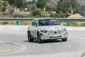 Cazado en fotos espía el nuevo Mercedes GLC PHEV 2023