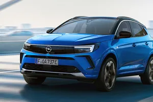 Opel Grandland 2022, nueva imagen y tecnología para el popular SUV alemán