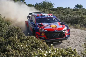 Ott Tänak arranca como un ciclón el Rally de Italia-Cerdeña