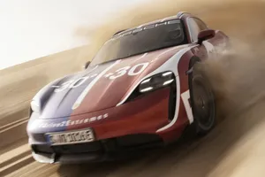 Porsche Taycan Turbo Cross Turismo, extremo sobre hielo y en el desierto [vídeo]
