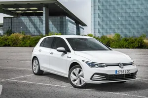 El Volkswagen Golf automático con etiqueta ECO más barato, ¿está bien equipado?