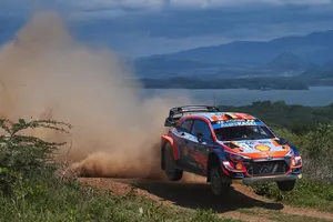 Thierry Neuville manda en el 'drama' de Toyota en el Safari Rally