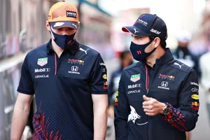 Verstappen se ve fuerte junto a Pérez: «Es genial tener dos coches al frente»