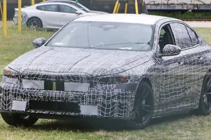 La nueva generación del BMW Serie 5 es cazada por primera vez, ¡y en variante híbrida!