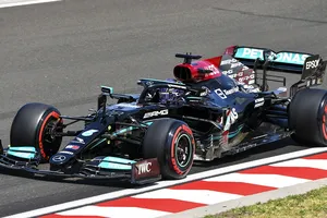 Hamilton manda sobre Verstappen antes de la clasificación por menos de una décima