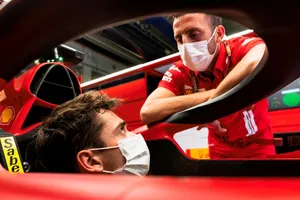 Leclerc y Sainz ya prueban el Ferrari de 2022 en el simulador: «Es muy distinto»