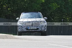 El nuevo Mercedes GLC 2022 muestra su luces de producción en estas fotos espía