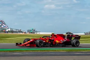 Un pit stop de 12 segundos acaba con la carrera de Sainz: «Hay días que no toca»