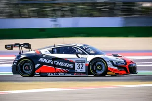 Weerts y Vanthoor vuelven a la senda del triunfo con el Audi #32 en Misano