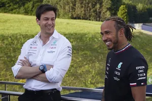 Wolff defiende a su pupilo: «Hamilton es lo contrario a un piloto sucio, es un caballero»