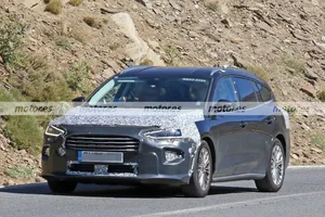 El Ford Focus SportBreak Facelift 2022 reaparece en fotos espía al calor del verano