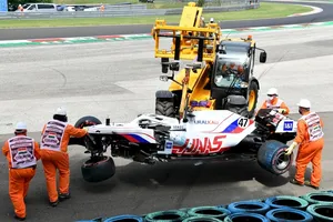 Haas, en alerta roja: «Demasiados accidentes excesivamente costosos»