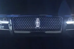Desvelado el frontal del nuevo Lincoln Navigator 2022 en su último vídeo teaser