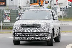 El nuevo Range Rover PHEV 2022 visita Nürburgring más destapado