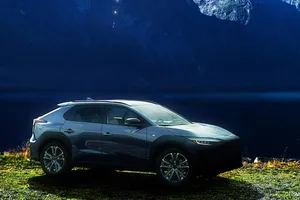 El Subaru Solterra, un nuevo SUV eléctrico, al descubierto en estos adelantos oficiales