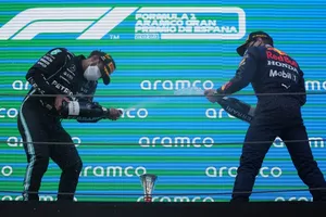 A Verstappen no le impresiona la experiencia de Hamilton: «La única ventaja es un coche más rápido»