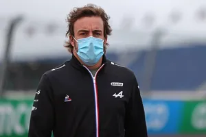 Alonso despide a Kimi: «Duro de adelantar, pero de la vieja escuela, sin trucos»