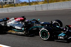 Hamilton reestrena Zandvoort con el mejor crono en una sesión con sustos e incidentes