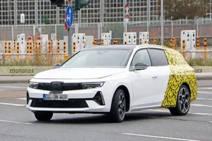 Nuevas fotos espía del Opel Astra Sports Tourer 2023 confirman una versión PHEV